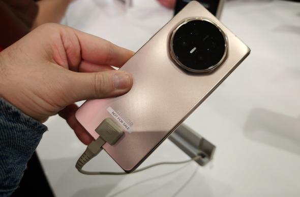 Honor Magic V6 - Fotografii hands-on MWC 2026: HONOR Magic V6 171.jpg