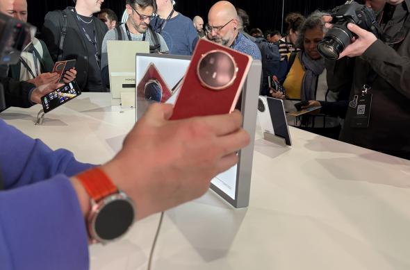 Honor Magic V6 - Fotografii hands-on MWC 2026: HONOR Magic V6 180.jpg