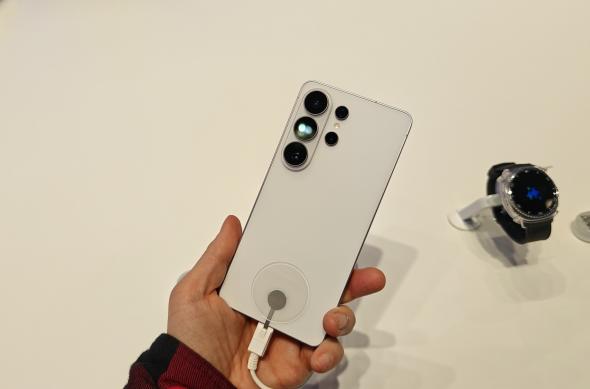 Turul standului Samsung la MWC 2026: IMG_20260302_143300.jpg