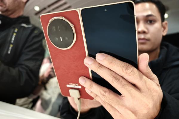 Honor Magic V6 - Fotografii hands-on MWC 2026