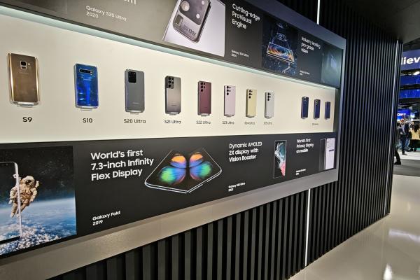 Turul standului Samsung la MWC 2026