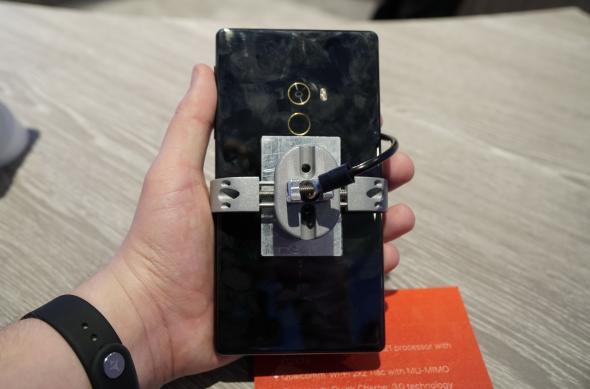 Xiaomi Mi MIX, fotografii hands-on de la MWC 2017 din Barcelona: Xiaomi-Mi-MIX_010.JPG