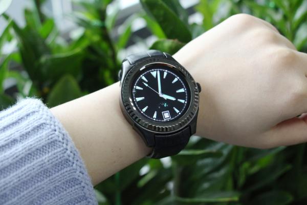 NO.1 D7 este un smartwatch Android ce oferă o durată de funcţionare în standby de peste 5 zile