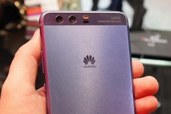 MWC 2017: Huawei P10 Plus Hands-on - varianta Dazzling Blue ni se prezintă la o primă atingere (Video)