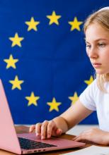 UE vrea să țină copiii sub 13 ani departe de social media – cine va fi păcălit primul: platforma, părintele sau autoritatea?