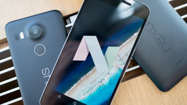 <b>Iată cum poţi instala Android 7.0 Nougat pe telefonul tău Nexus chiar acum!</b>Aseară Google a lansat parcă de nicăieri Android 7.0 Nougat şi a început şi actualizarea modelelor Nexus şi a celor ce rulau deja Developer Preview la această versiune. Va dura câteva săptămâni până ce va fi gata acest rollout, dar unii utilizatori..