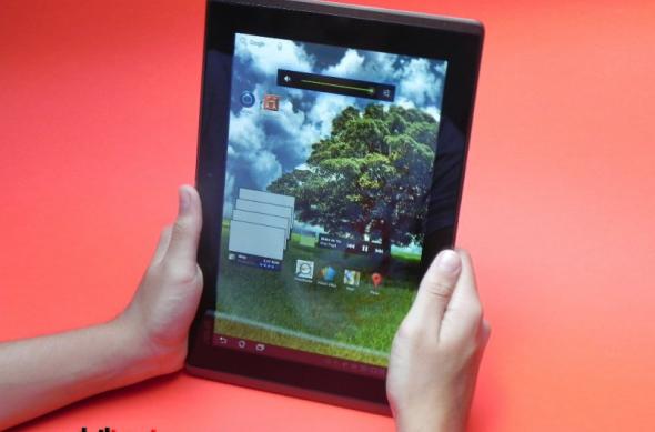Review ASUS Eee Pad Transformer - hitul internațional se afirmă pe masa noastră de teste (Video): asus_eee_pad_transformer_mobilissimo_06.jpg