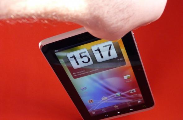 HTC Flyer, prima tabletă Gingerbread cu HTC Sense scoasă din cutie (Video): p1200786jpg.jpg