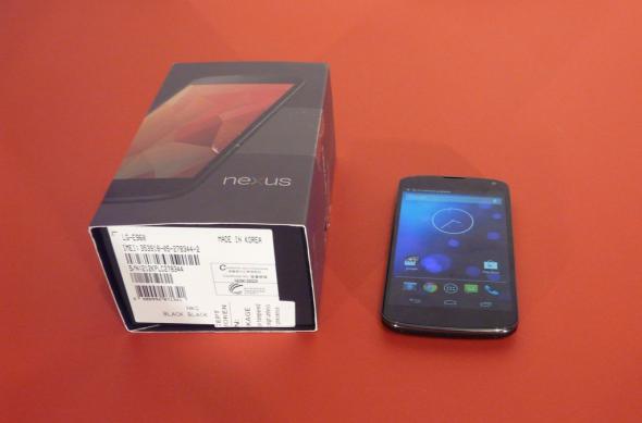 Google Nexus 4 unboxing: scoatem din cutie cel mai nou Google Phone, vine fără căști! (Video): p1300942jpg.jpg