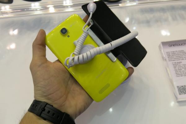 MWC 2013: Alcatel One Touch Scribe HD, un prim phablet al companiei (Video)