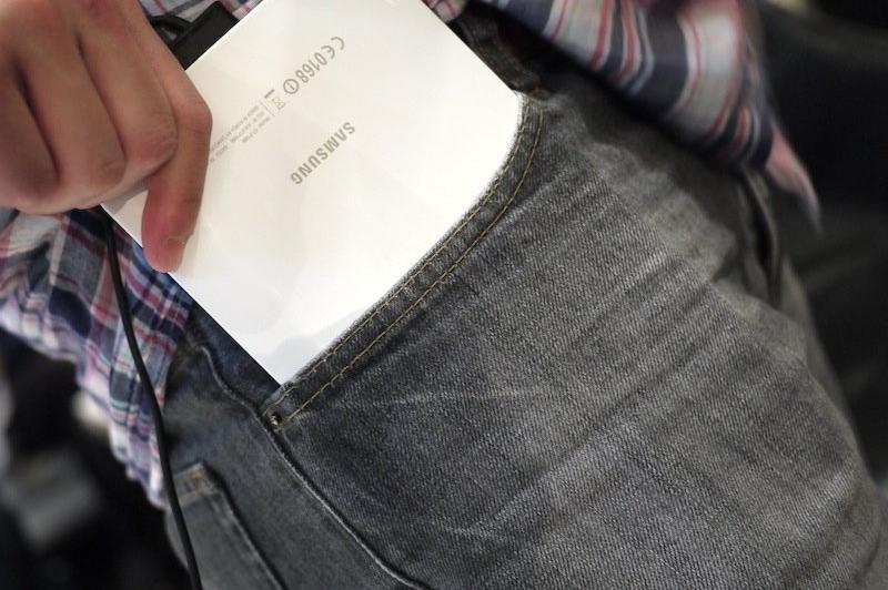 Marea buzunareala: Samsung Galaxy Tab, tablet de buzunar? (Video): samsung_galaxy_tab_12.jpg