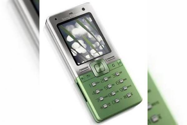 Sony Ericsson T650 are camera de 3.2 megapixeli cu auto-focus