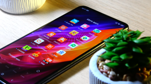 <b>Orange aduce la vânzare noi smartphone-uri Xiaomi: Mi 8 Lite și Mi Mix 3 acum în ofertă</b>Încă din toamna anului trecut operatorul Orange România a început să listeze la vânzare smartphone-uri marca Xiaomi, device-uri pe care mulți le apreciază datorită raportului preț-specificatii. Astfel după modele precum Redmi 5 și