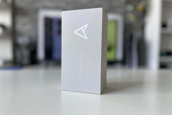 ASUS Zenfone 10 - Unboxing