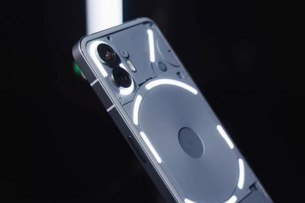 Designul lui Nothing Phone (2) este oficial dezvăluit în cel mai nou video MKBHD; Aflăm ce aduce nou interfața Glyph