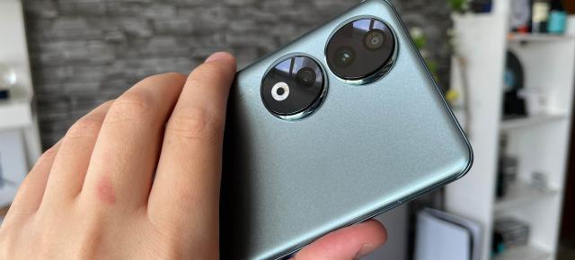 Honor 90 Unboxing: în căutarea gablonţului şi a identităţii Honor