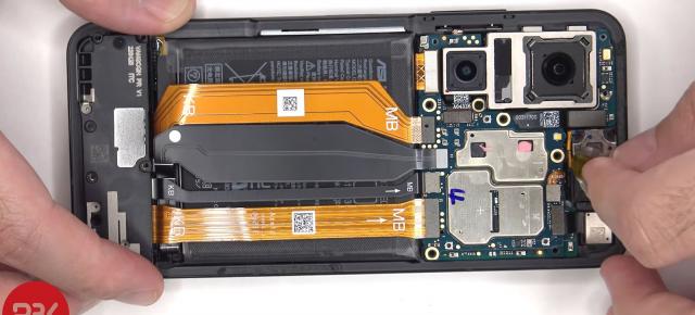 De ce e dificil de reparat ASUS ZenFone 10; Iată-l disecat în faţa camerei (Video)