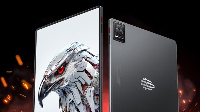 <b>Nubia Red Magic Tablet a sosit, drept cea mai mare tabletă de gaming din lume; Are display de 12.1 inch, CPU Snapdragon 8+ Gen 1 și baterie de 10.000 mAh </b>Nubia are în portofoliu produse de gaming sub gama Red Magic tare atractive. Am văzut o mulțime de smartphone-uri de top în ultimii ani. Recent a debutat seria de telefoane Red Magic 8S Pro, iar alături de acest lineup compania a prezentat și o tabletă