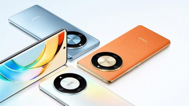 <b>Honor X50 a sosit: telefon cu ecran curbat AMOLED de 6.78 inch, procesor Snapdragon 6 Gen 1</b>Honor a ţinut un eveniment oficial pe 5 iulie 2023, în cadrul căruia a lansat două telefoane midrange Honor X50 şi unul entry level Honor Play 40, plus o tabletă Pad X8 Pro. În acest articol ne vom axa totuşi pe Honor X50 şi pe Honor X50i