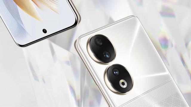 <b>Honor 90 devine oficial și pune la bătaie un senzor de 200 mpx, ecran AMOLED curbat plus un procesor "accelerat" de la Qualcomm</b>Această zi de 6 iulie 2023 se lasă cu o lansare importantă pe plan european, cea a lui Honor 90 - telefon pe care colegul Alex a pus mâna chiar în aceste momente, fiind prezent la conferința de debut organizată în Paris