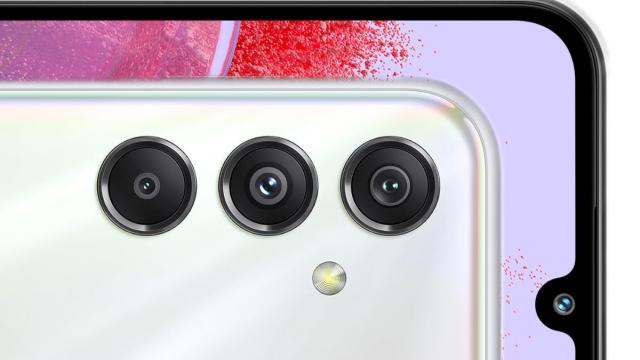 <b>Samsung Galaxy M34 anunţat oficial: baterie de 6000 mAh, cameră de 50 MP cu stabilizare optică</b>Samsung a anunţat încă un telefon cu baterie mare, de 6000 mAh şi de această dată a pus alte două elemente atractive pe el. E vorba despre Samsung Galaxy M34, care vine cu o cameră principală de 50 MP cu stabilizare optică 
