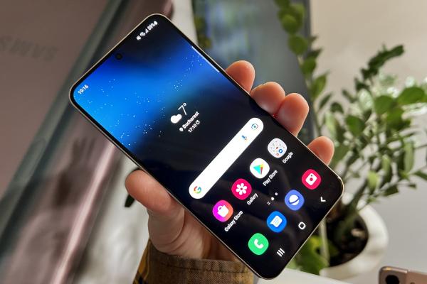 Samsung Galaxy S22 nou-nouț la super preț astăzi, mai ieftin decât resigilat