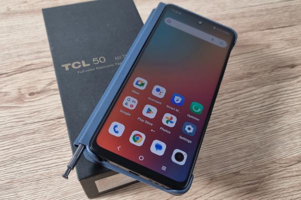 Unboxing TCL 50 NXTPAPER 5G: Smartphone-ul cu ecran ce imită hârtia e aici, cu autonomie de până la 7 zile + husă cu stylus integrat