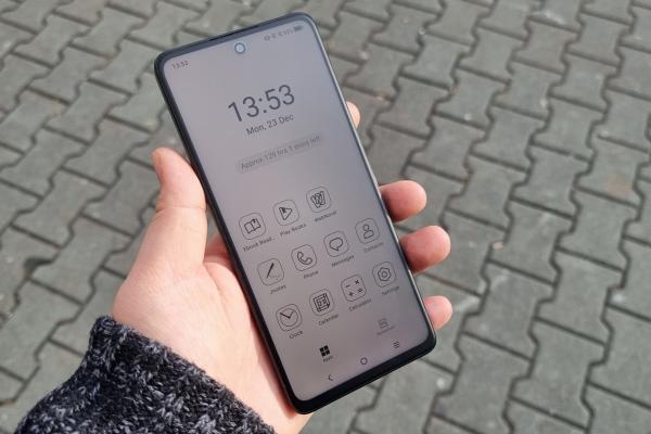TCL 50 NXTPAPER 5G: Display special, un IPS luminos ce se transformă în E-Ink la comandă