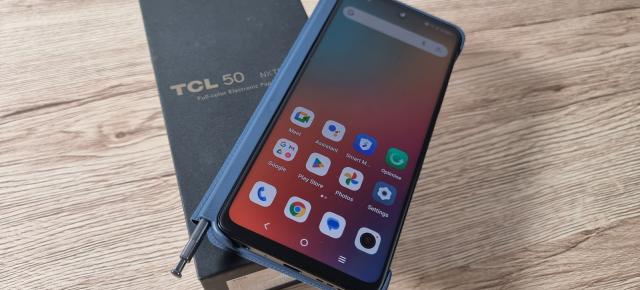 Unboxing TCL 50 NXTPAPER 5G: Smartphone-ul cu ecran ce imită hârtia e aici, cu autonomie de până la 7 zile + husă cu stylus integrat