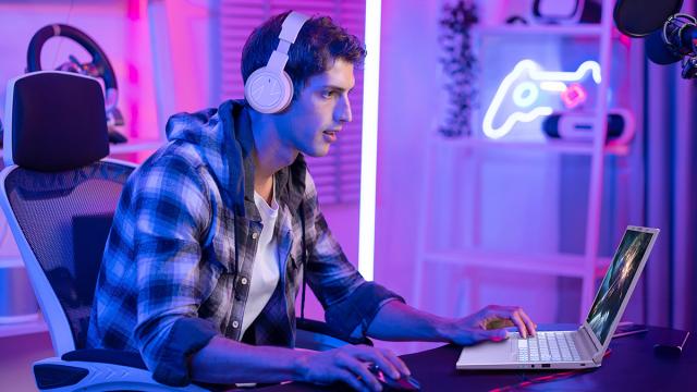 <b>CES 2025: Noile laptop-uri ACER Nitro V vin cu diagonale cuprinse între 14-17 inch, procesoare Intel Core și AMD, mult AI</b>Printre noutățile ACER de la CES 2025 s-au numărat și multe laptop-uri, iar în articolul de față discutăm despre modelele din seria Nitro V care extind portofoliul esențial de gaming. Avem variante de 14, 15, 16 și 17 inch cu cele mai recente 