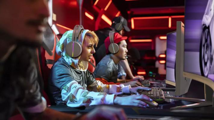 Philips spune că gaming-ul e pentru oricine, indiferent de sex, vârstă, religie; A lansat brandul Evnia la Paris (Impresii eveniment)
