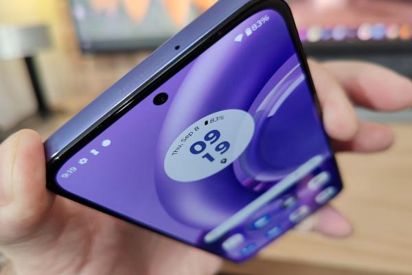 Motorola Edge 30 Neo: Display limpede, plăcut pentru jocuri şi filme