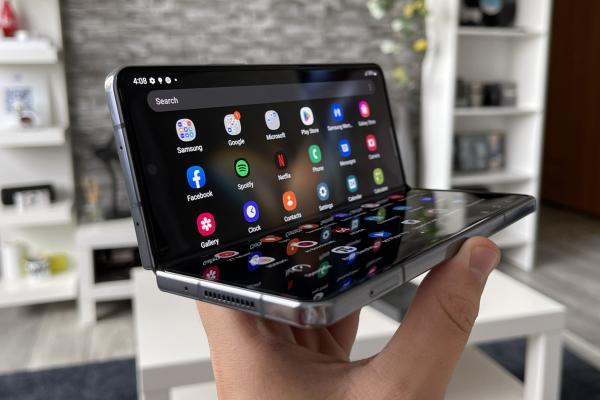 Samsung Galaxy Z Fold 4: OS, UI, aplicaţii cu productivitate cât (nu) poţi duce