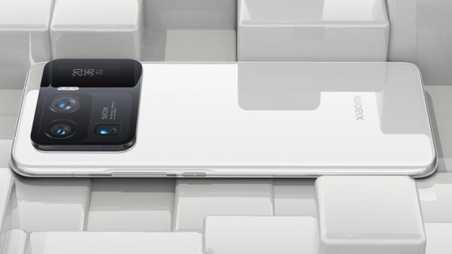 <b>Turul Magazinelor #1177: Samsung Galaxy Z Flip 4 sub 4000 lei, televizor 4K sub 1000 lei, ofertă monitor 165 Hz</b>Suntem prinşi între o serie de Black Friday-uri, cu unul în desfăşurare la Flanco şi la doar câteva zile distanţă de cel Altex şi cel evoMAG. Până la cel eMAG mai sunt mai bine de 2 săptămâni. Între timp am pescuit nişte oferte interesante de la