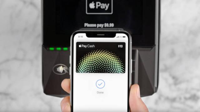 <b>Apple Pay a fost integrat în procesatorul de plăţi EuPlatesc.ro, partener cu 9 bănci de pe piaţa locală, magazine electro-IT</b>Apple Pay devine profund integrat cu sistemele de plăţi din România, după ce am aflat că EuPlatesc.ro integrează în propria platforma serviciul de plăţi Apple. EuPlatesc.ro este partener cu 9 bănci de pe piaţa locală

