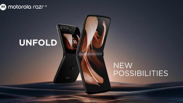 <b>Motorola RAZR 2022 a debutat la nivel global; Iată cât costă rivalul smartphone-urilor cu clapetă în Europa</b>La aproape 3 luni de la debutul din China, iată că Motorola a adus noul său pliabil cu clapetă, RAZR 2022, la nivel global. Îi cunoaștem deja specificațiile și designul, dar acum aflăm cât costă noul pliabil în Europa. El se apropie ca form factor de