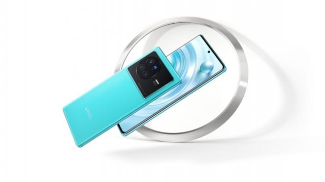 <b>vivo X90 ar aduce CPU MediaTek Dimensity 9200 și alimentare ultra-rapidă pe fir, la 120W; Ce ne rezervă varianta Pro?</b>Curând urmează să debuteze și seria de smartphone-uri de top vivo X90. Conform zvonurilor, ar include trei modele principale, dar e posibil să fie prezentată și o variantă „Lite” ulterior. Ei bine, modelul de top, vivo X90 Pro+, ar aduce un procesor