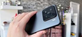 Xiaomi 15: Design premium pentru un smartphone compact și ușor de manevrat cu o singură mână