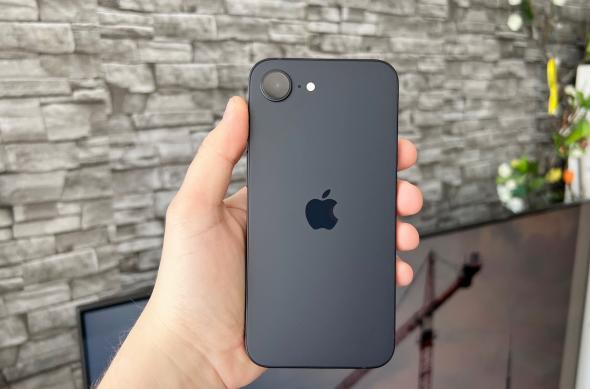 Apple iPhone 16e - Design: iPhone-16e-Design_009.jpg