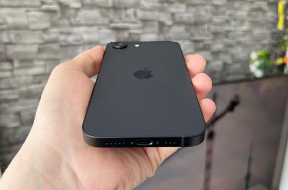 Apple iPhone 16e - Design: iPhone-16e-Design_008.jpg