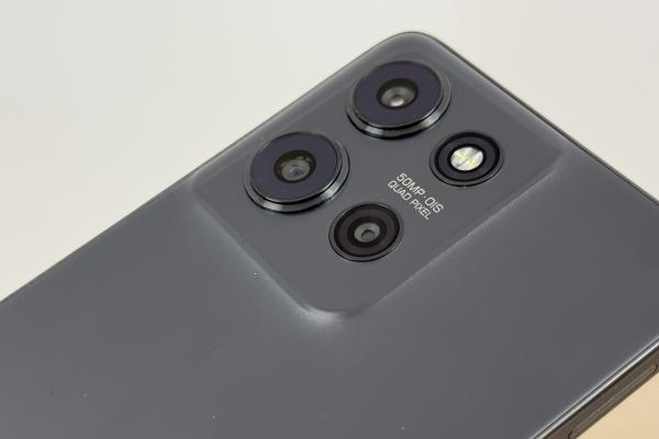 Motorola Moto G75 5G: Camera midrange cu surprize la selfie, closeup, Night Mode