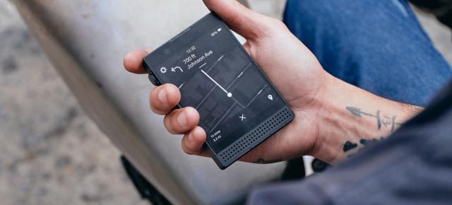 Ce este minimalismul digital? Light Phone III se lansează pe 27 martie