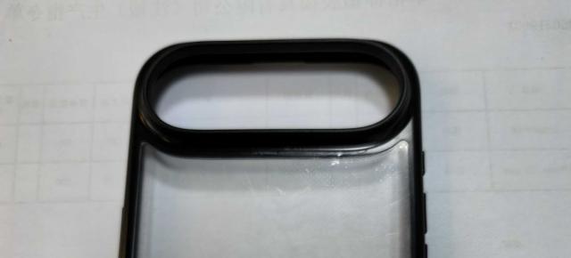 Cam atât de ciudate sunt husele destinate lui iPhone 17 Air, cu un decupaj pilulă mare în spate