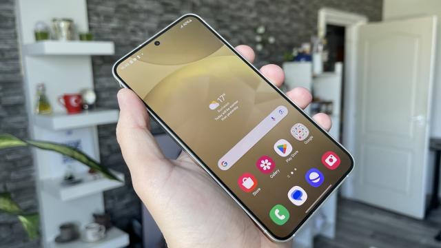 <b>Samsung aduce One UI 7 (Beta 5) pentru Galaxy S24; Actualizarea stabilă sosește curând</b>Deși se lasă așteptat, One UI 7 va sosi mai devreme sau mai târziu pe toate smartphone-urile compatibile din portofoliul Samsung. Compania continuă dezvoltarea sa pentru seria Galaxy S24, lansând varianta Beta 5 a noii interfețe software bazate pe Android