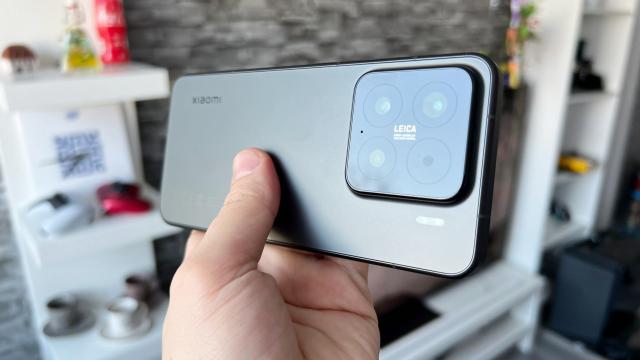 <b>Xiaomi 15: Baterie excelentă integrată pe un smartphone compact, Si/C bineînțeles</b>Cu toate că varianta europeană de Xiaomi 15 are o baterie ceva mai mică decât cea livrată în China (5240 mAh vs. 5400 mAh), ne bucură faptul că avem tehnologie Si/C. Avem și upgrade notabil de la bateria de 4610 mAh a predecesorului