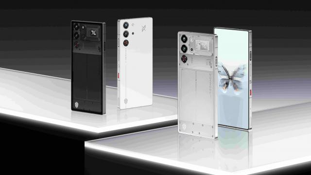 <b>Ineditul smartphone de gaming Nubia Redmagic 10 Pro este acum disponibil OFICIAL în România și are baterie de 7000 mAh</b>Vrei un smartphone la superlativ și te interesează un hardware care să ducă gaming de ultimă oră? Atunci te poți opri asupra lui Redmagic 10 Pro, smartphone disponibil de astăzi OFICIAL în România. Este pentru prima dată