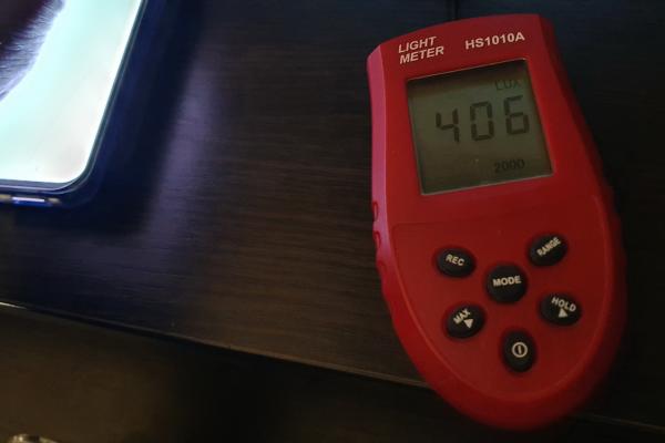 Luminozitate display Samsung Galaxy S20 Ultra 5G și display-ul văzut la microscop