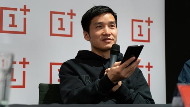 <b>Toate telefoanele din seria OnePlus 8 vor dispune de conectivitate 5G, potrivit CEO-ului Pete Lau</b>După ce am aflat că lansarea telefoanelor din seria OnePlus ar putea avea loc la mijlocul lunii aprilie și că varianta Lite nu va fi chiar atât de accesibilă, iată că astăzi CEO-ul companiei chineze vine cu 