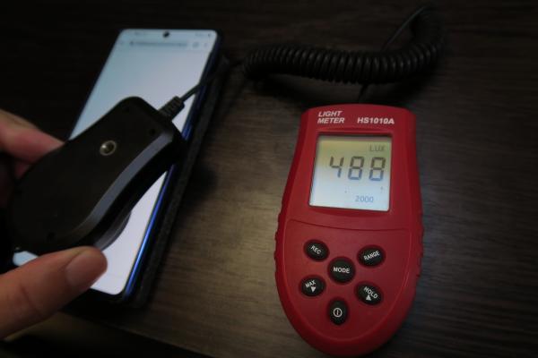 Luminozitate ecran Samsung Galaxy S10 Lite și display-ul văzut la microscop