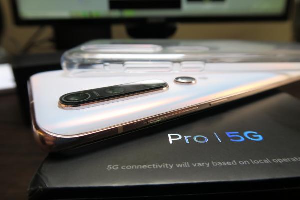 Xiaomi Mi 10 Pro 5G: Design de "argint viu", cu sticlă mată şi metal